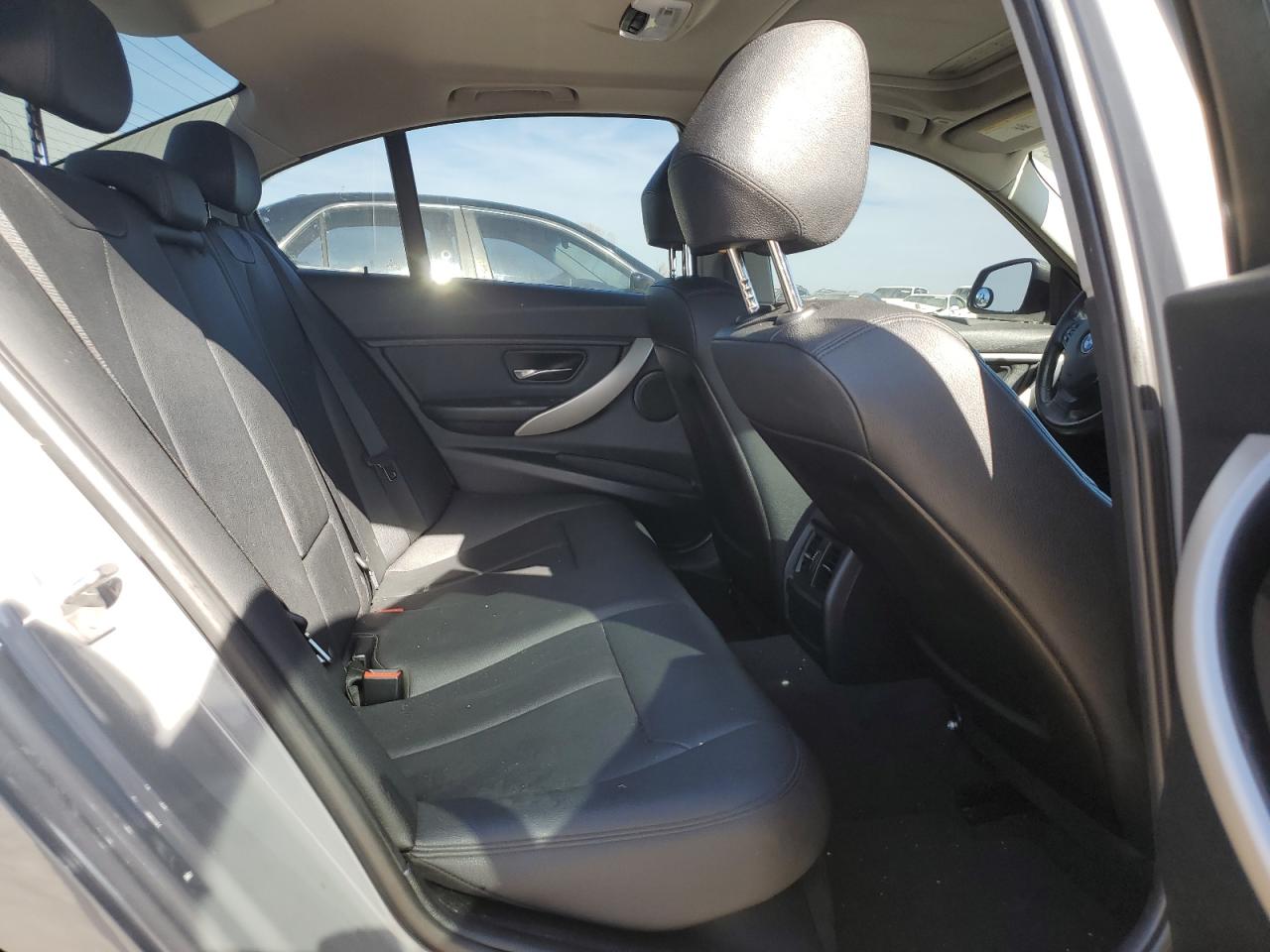 BMW 320 2015 — 11