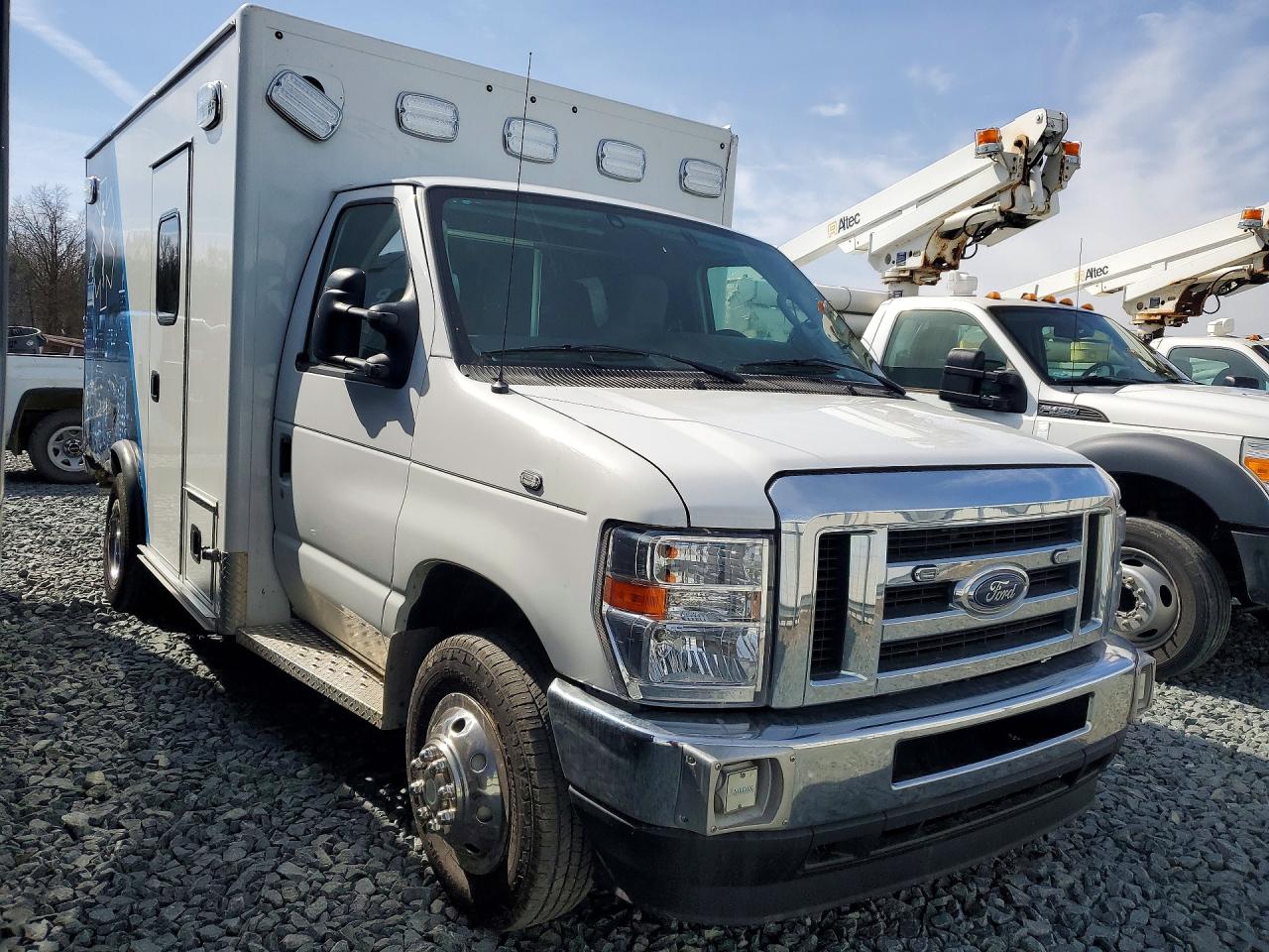 2022 FORD E350