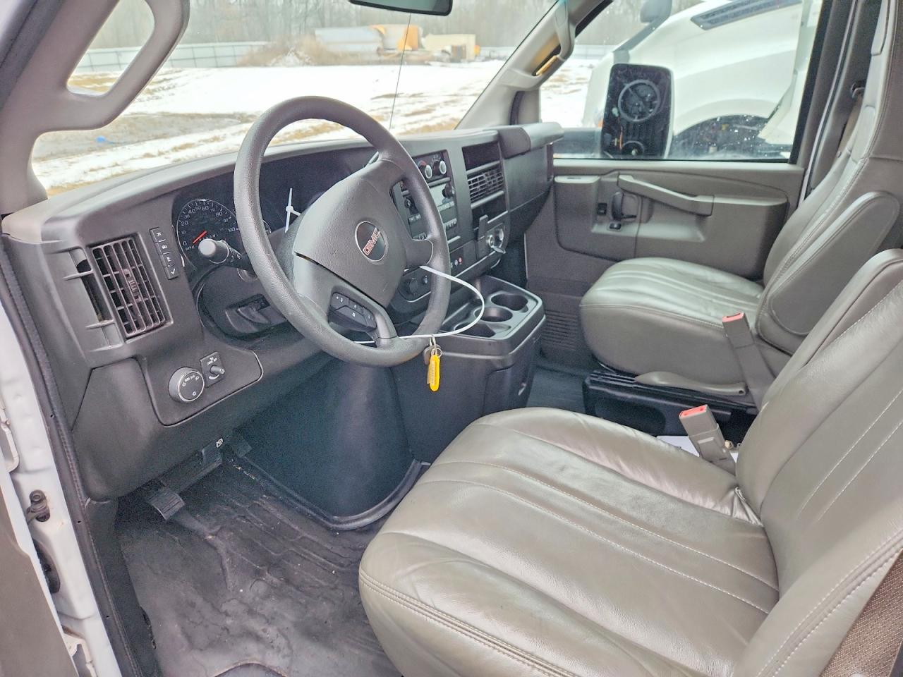 GMC SAVANA 2022 — 9