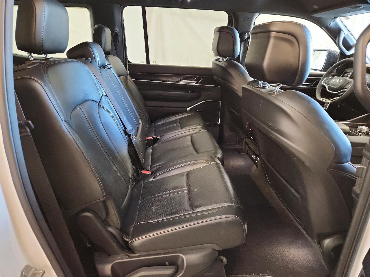 JEEP WAGONEER 2023 — 12