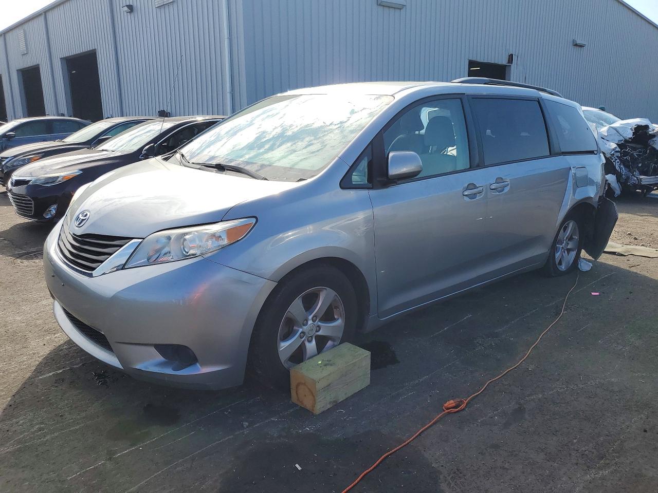 2014 TOYOTA SIENNA LE 8-PASSENGER