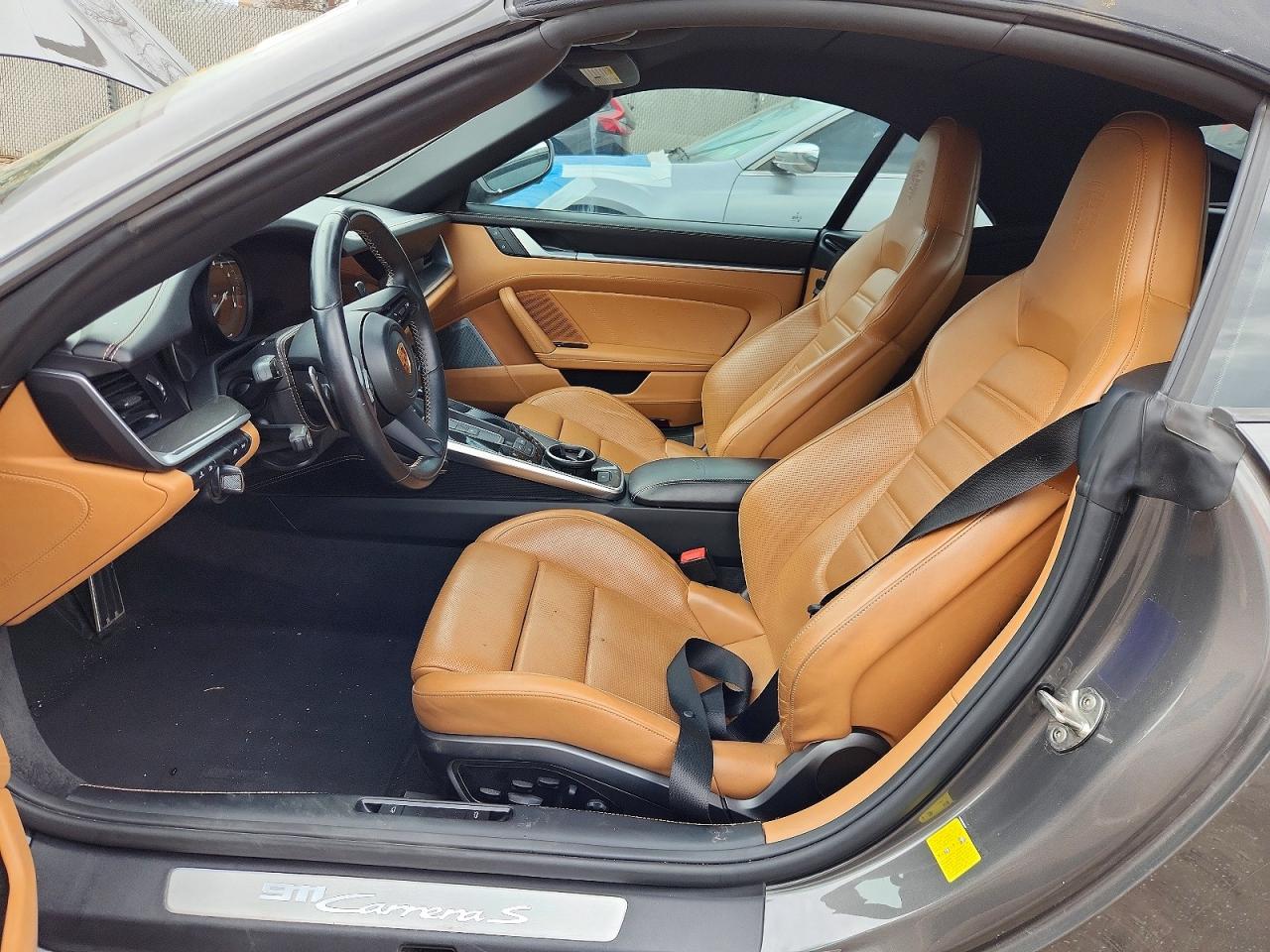 PORSCHE 911 2022 — 8