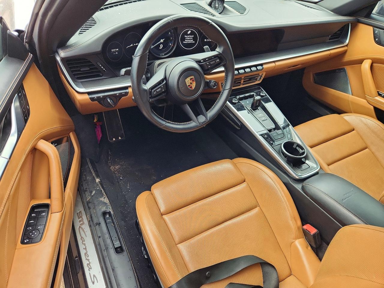 PORSCHE 911 2022 — 9