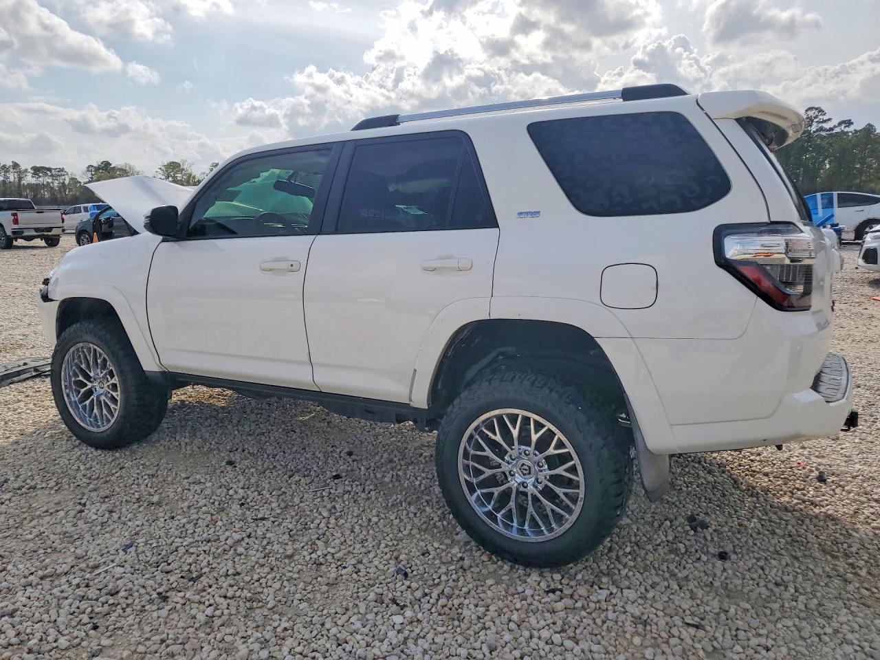 TOYOTA 4RUNNER 2019 — 3