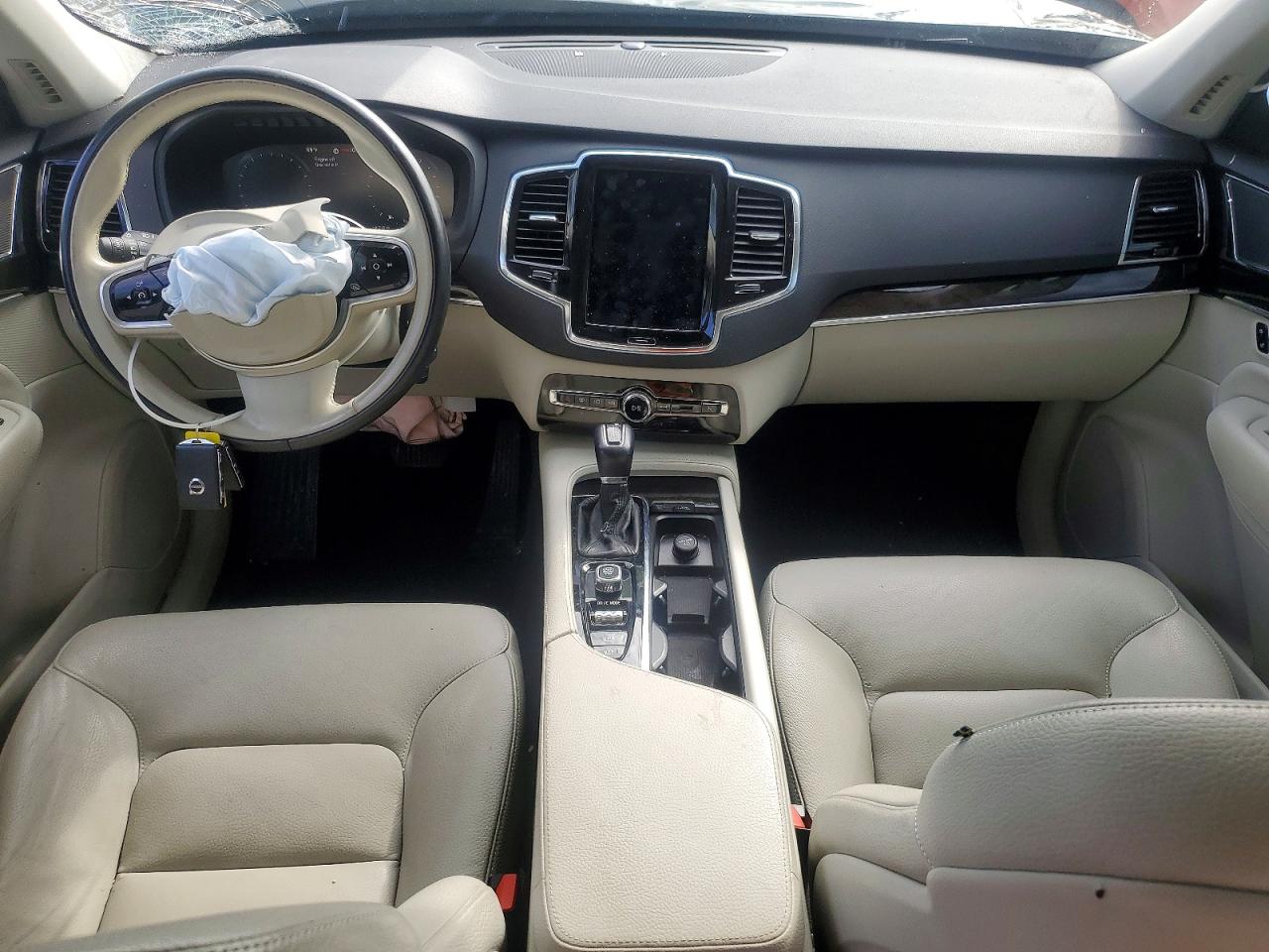 VOLVO XC90 2018 — 9