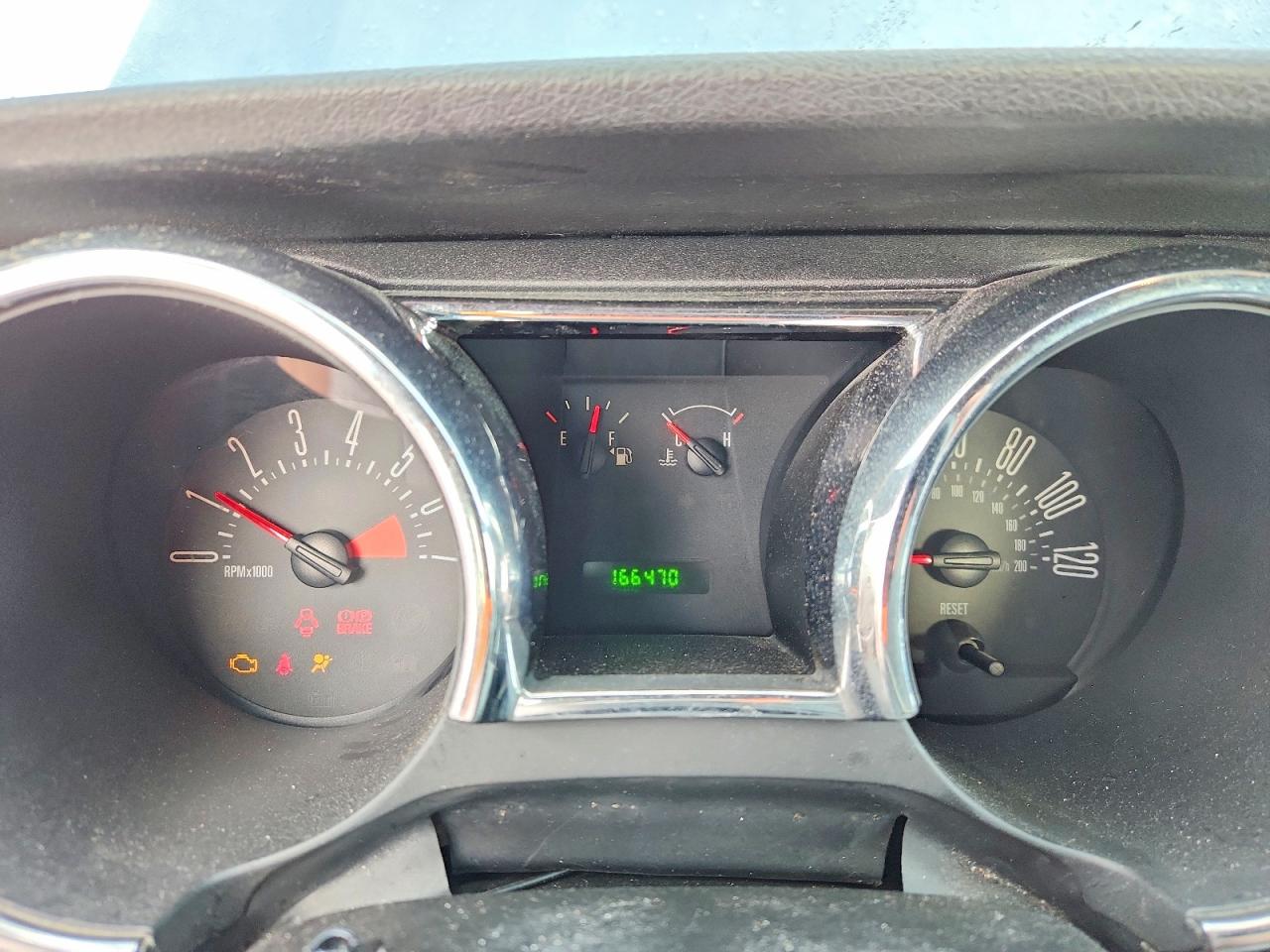FORD MUSTANG 2005 — 10