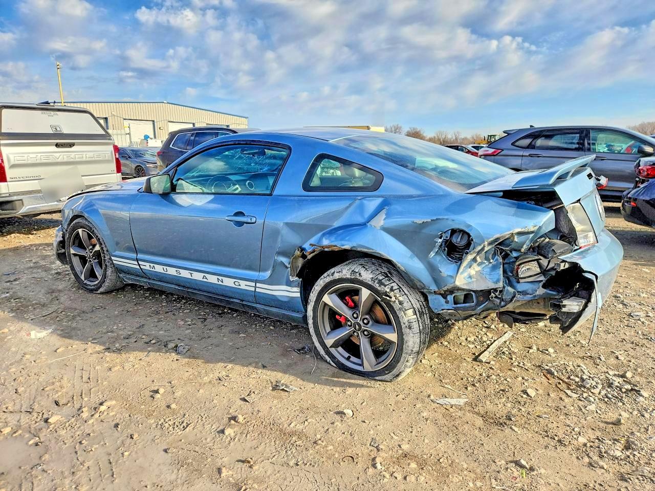FORD MUSTANG 2005 — 3