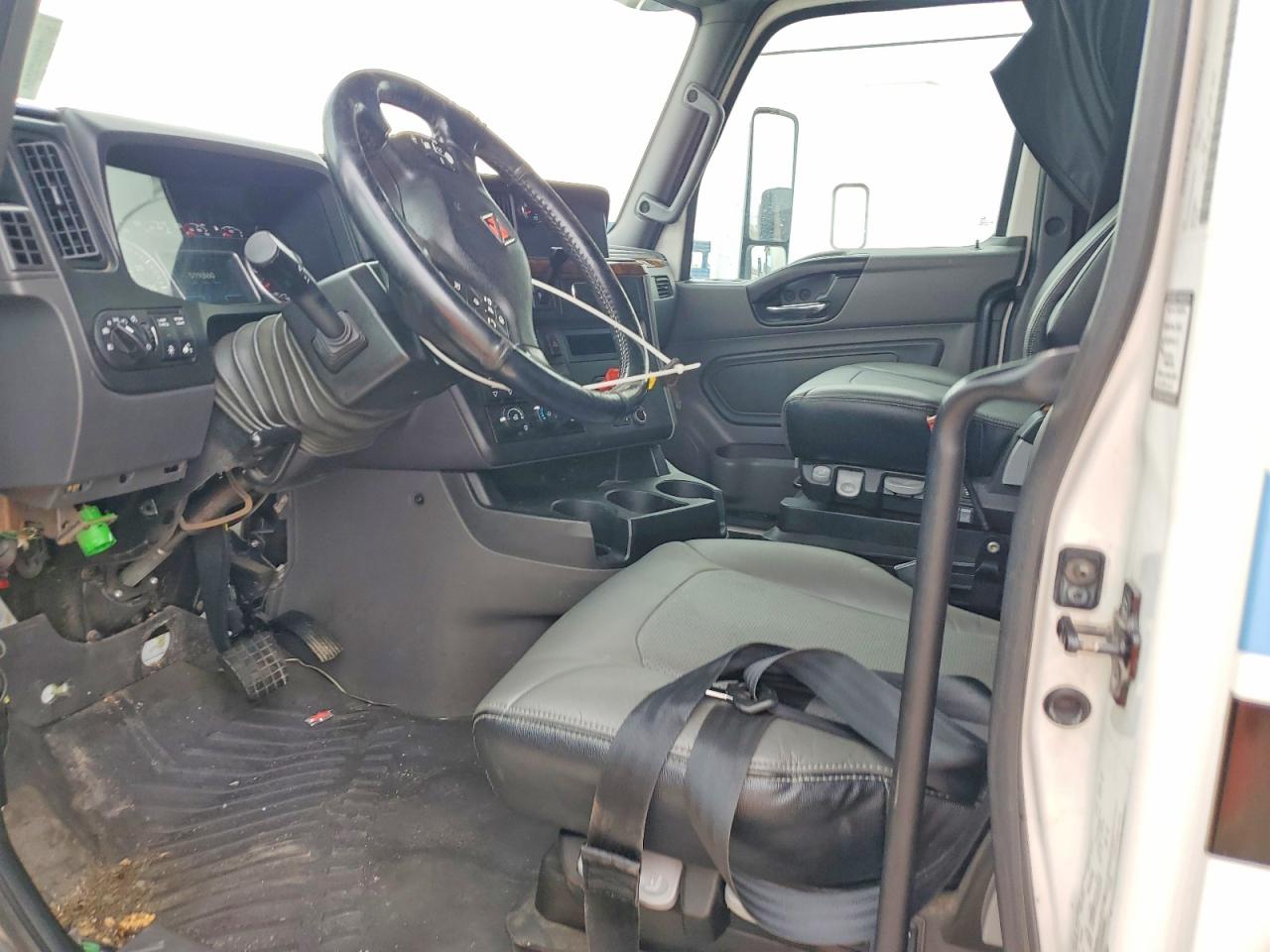 INTERNATIONAL LT625 2022 — 6