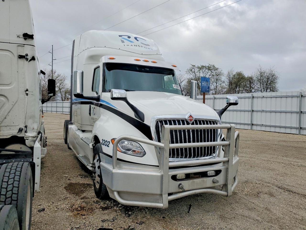 INTERNATIONAL LT625 2022 — 2