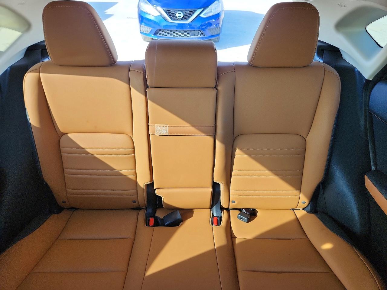 LEXUS NX 300 2021 — 11