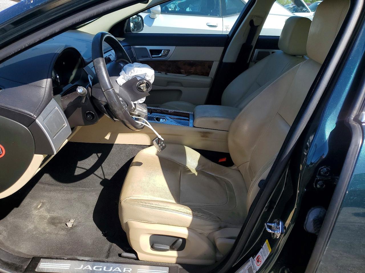 JAGUAR XF 2015 — 8
