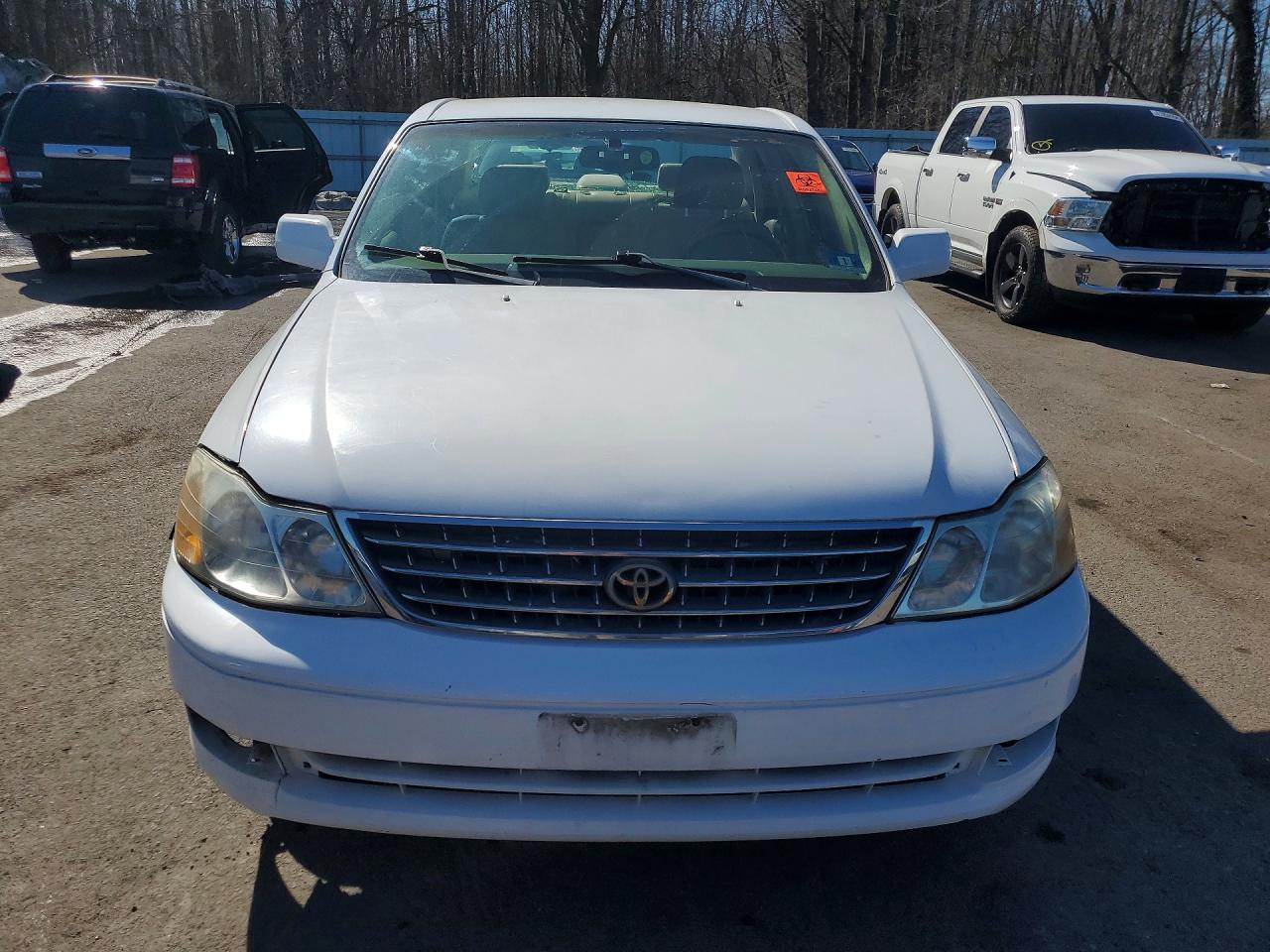 TOYOTA AVALON 2003 — 6