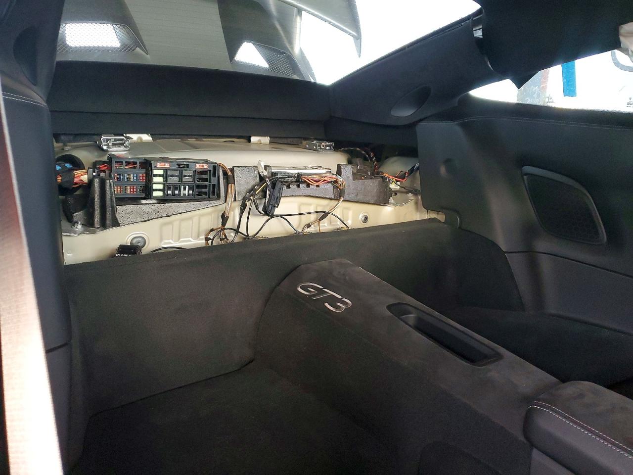 PORSCHE 911 2018 — 11