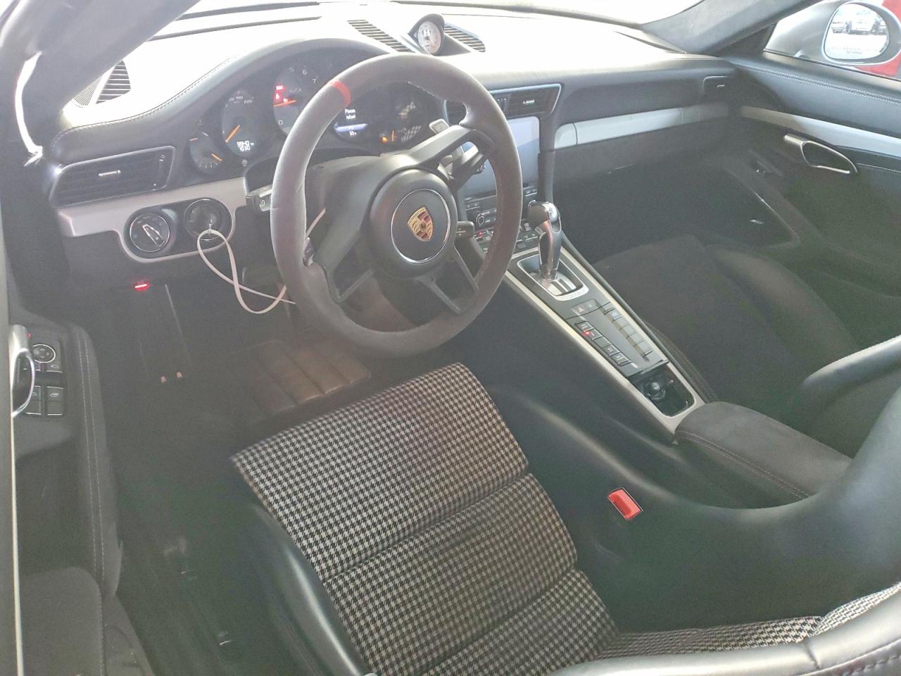 PORSCHE 911 2018 — 9