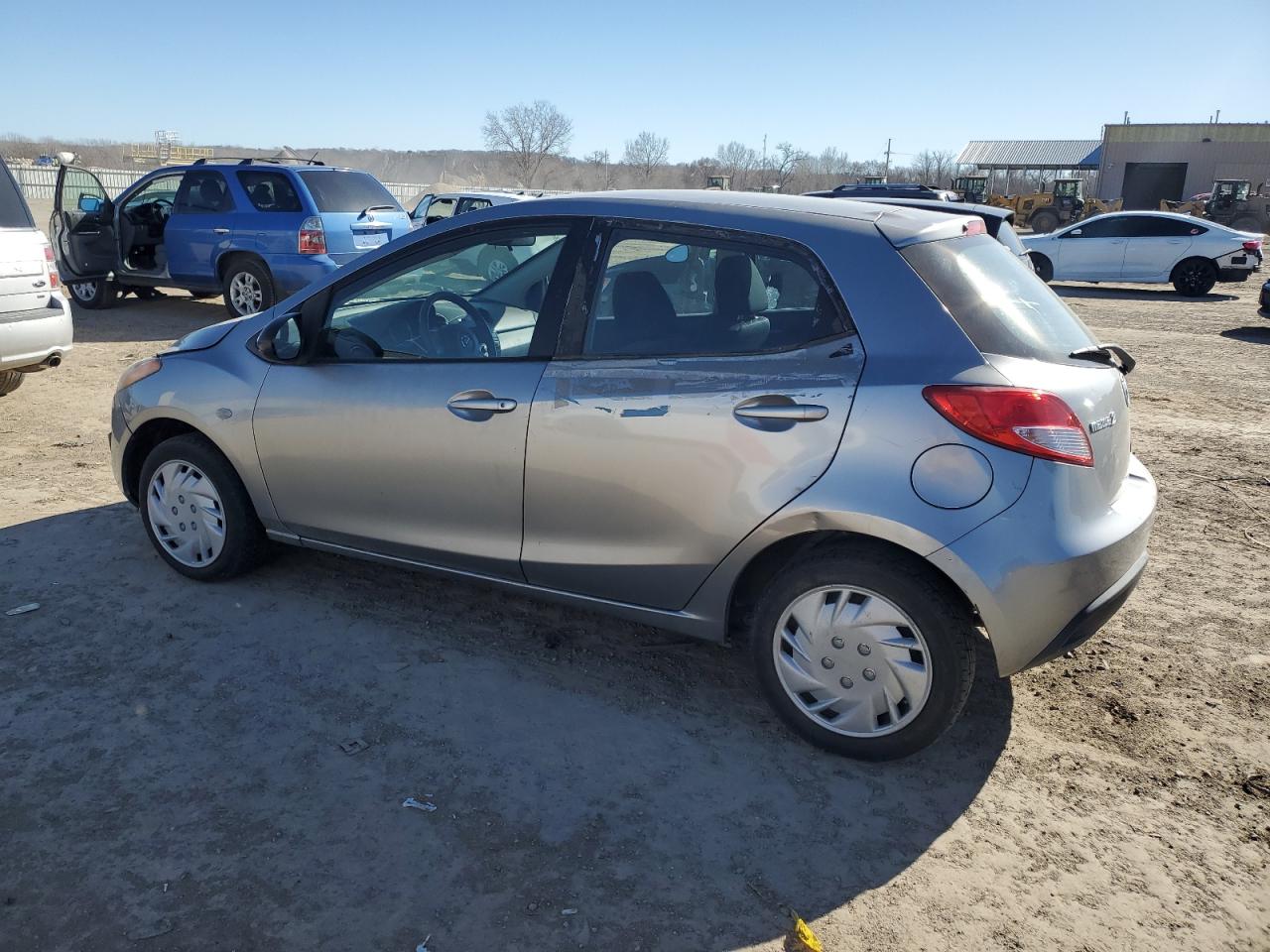 MAZDA MAZDA2 2013 — 3