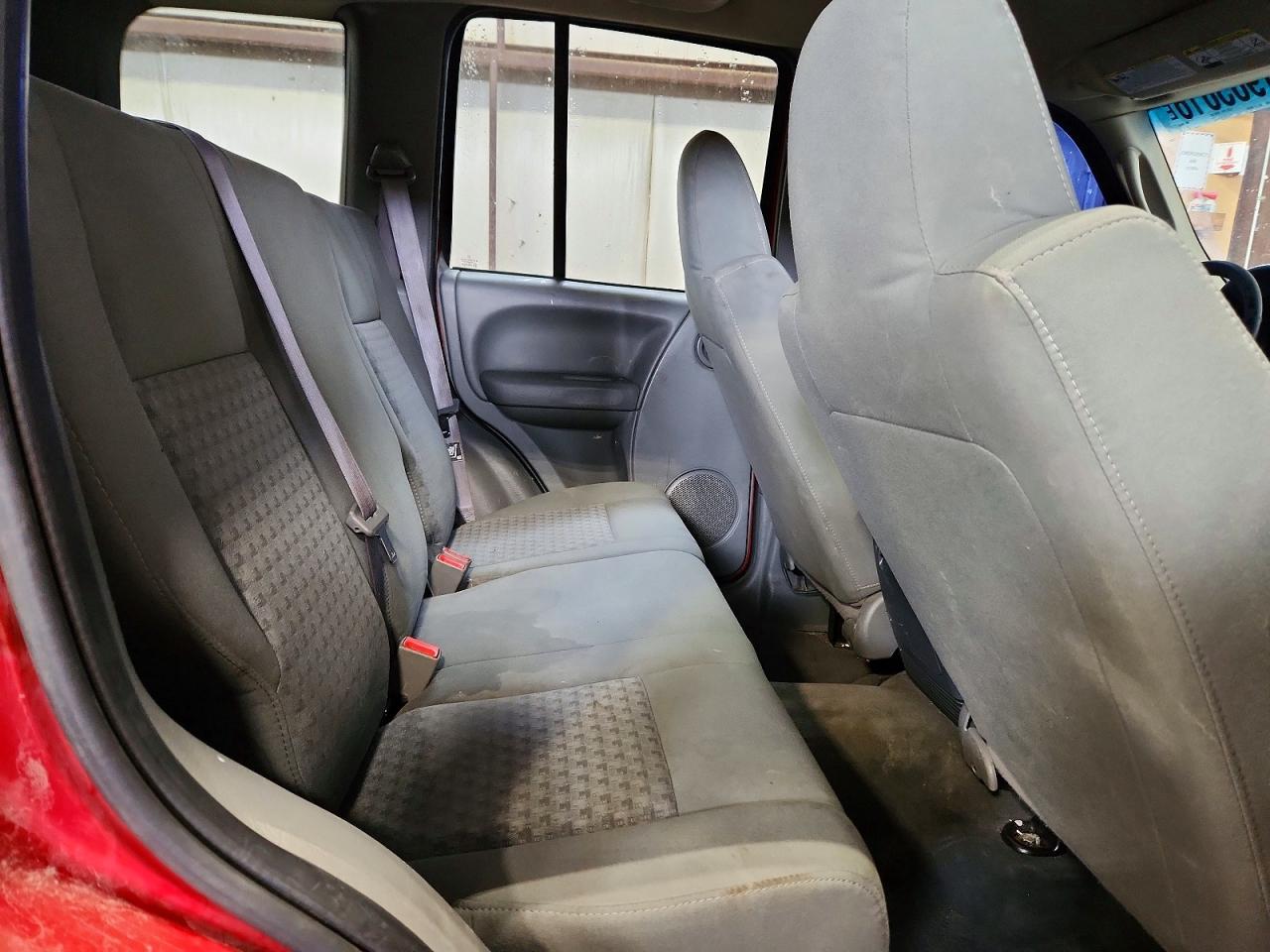 JEEP LIBERTY 2006 — 12