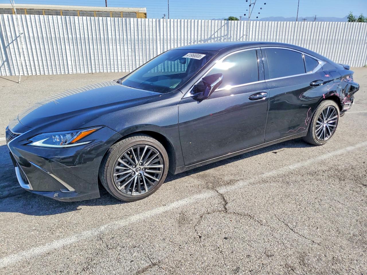LEXUS ES 300H 2023 — 2