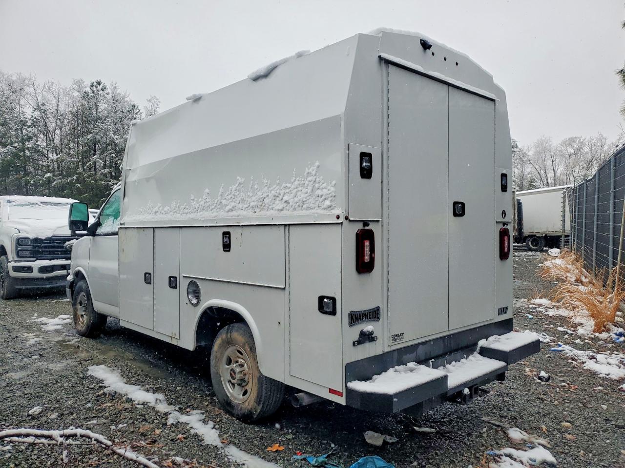 GMC SAVANA 2024 — 3