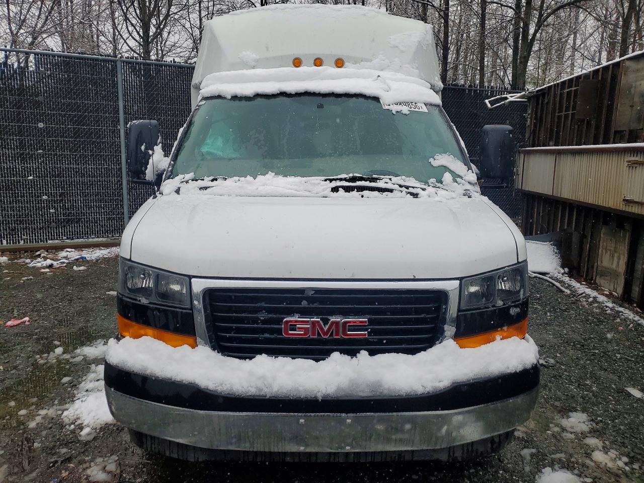 GMC SAVANA 2024 — 6