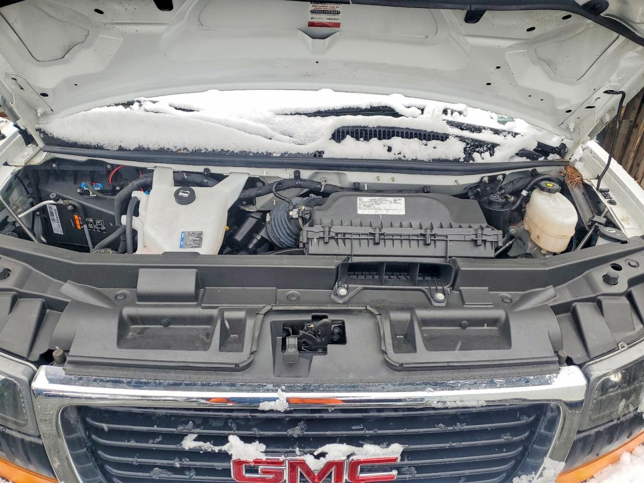 GMC SAVANA 2024 — 12