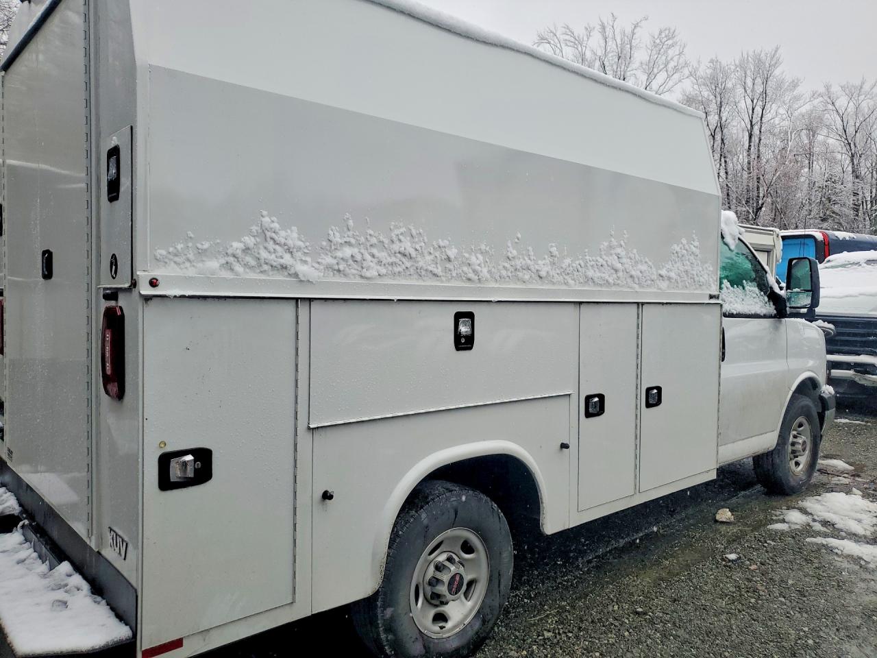 GMC SAVANA 2024 — 4