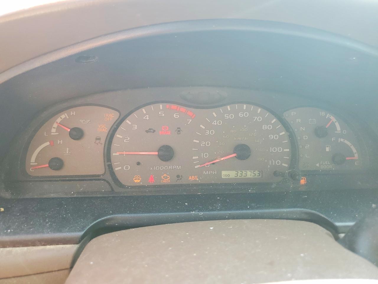TOYOTA SEQUOIA 2003 — 10