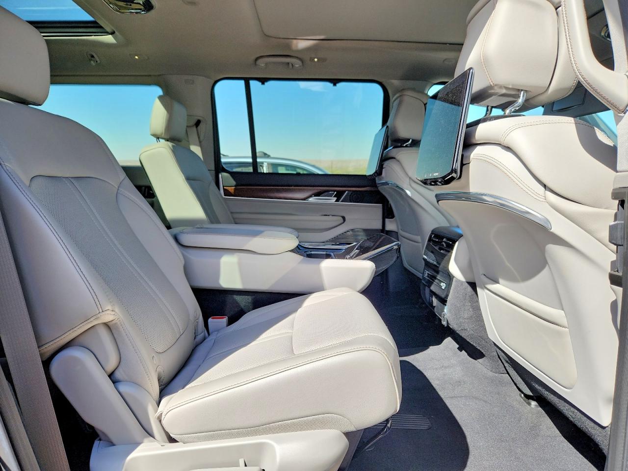 JEEP GRAND WAGONEER 2024 — 12