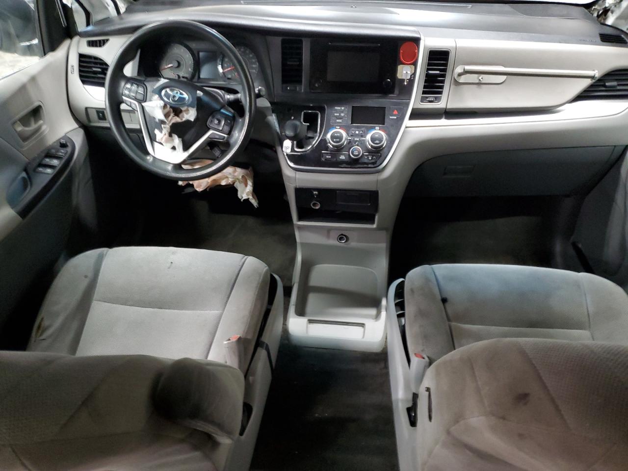TOYOTA SIENNA 2015 — 9