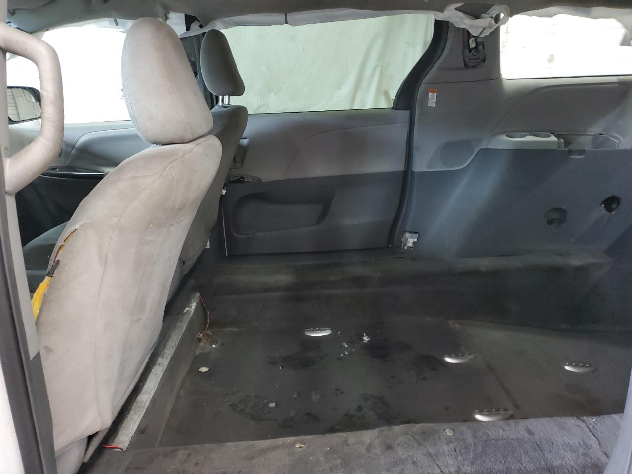 TOYOTA SIENNA 2015 — 12