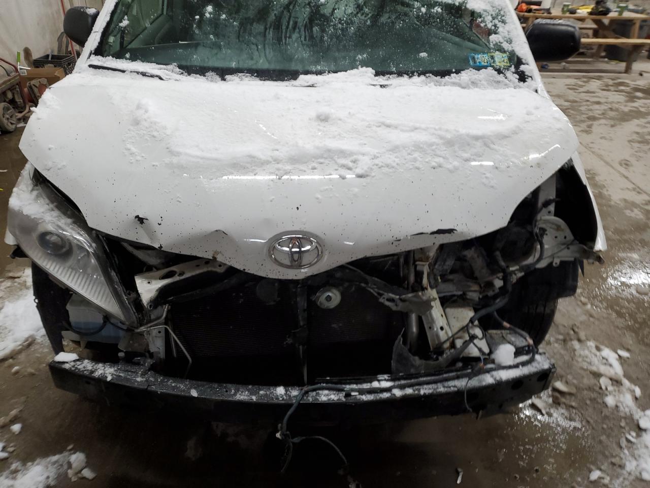 TOYOTA SIENNA 2015 — 13