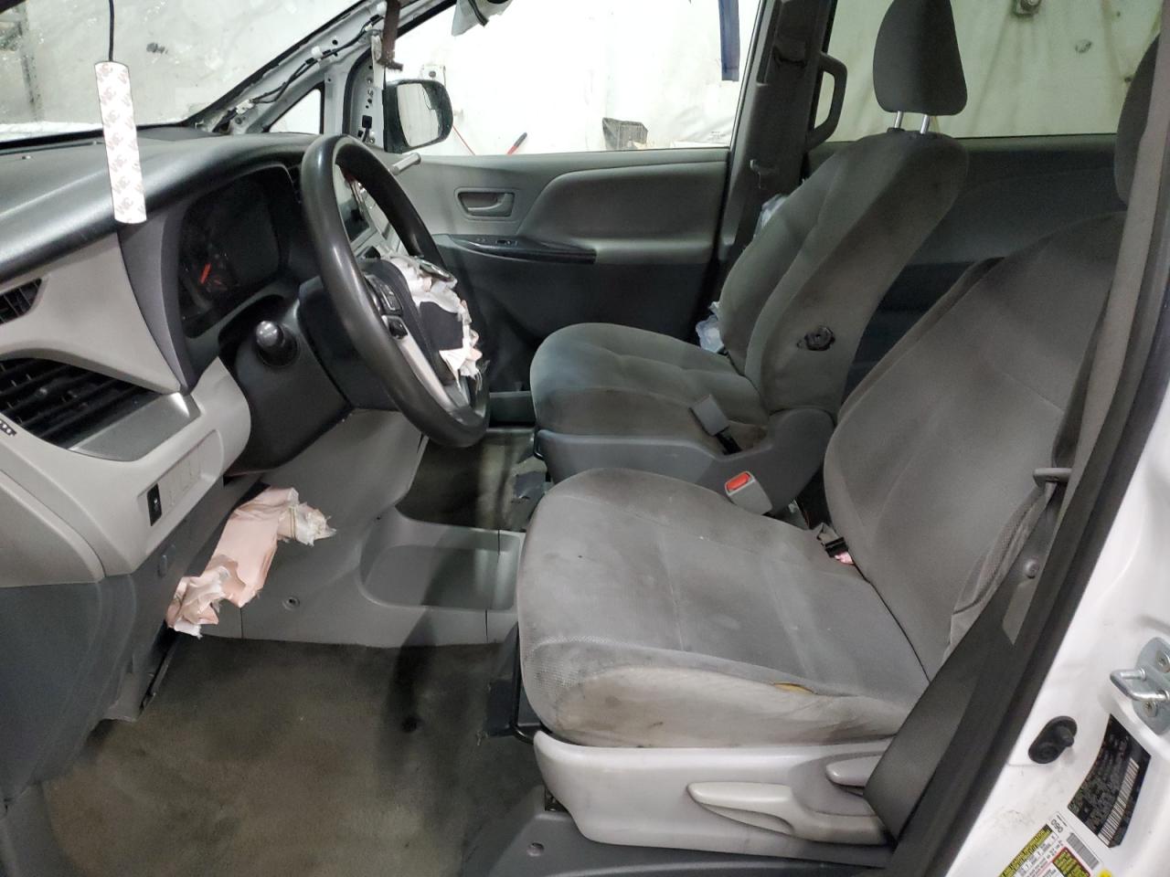TOYOTA SIENNA 2015 — 8