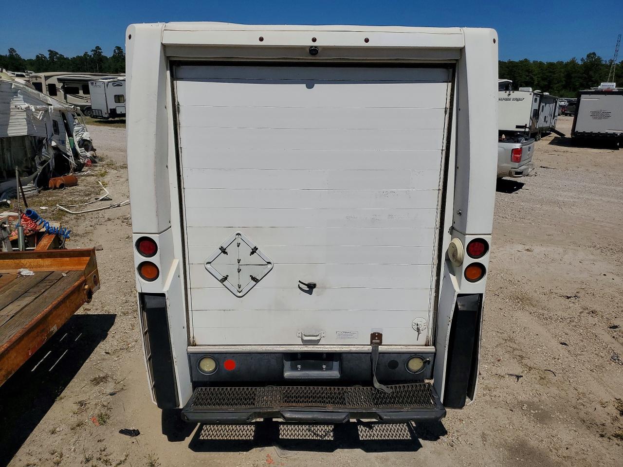ISUZU NPR 2015 — 7