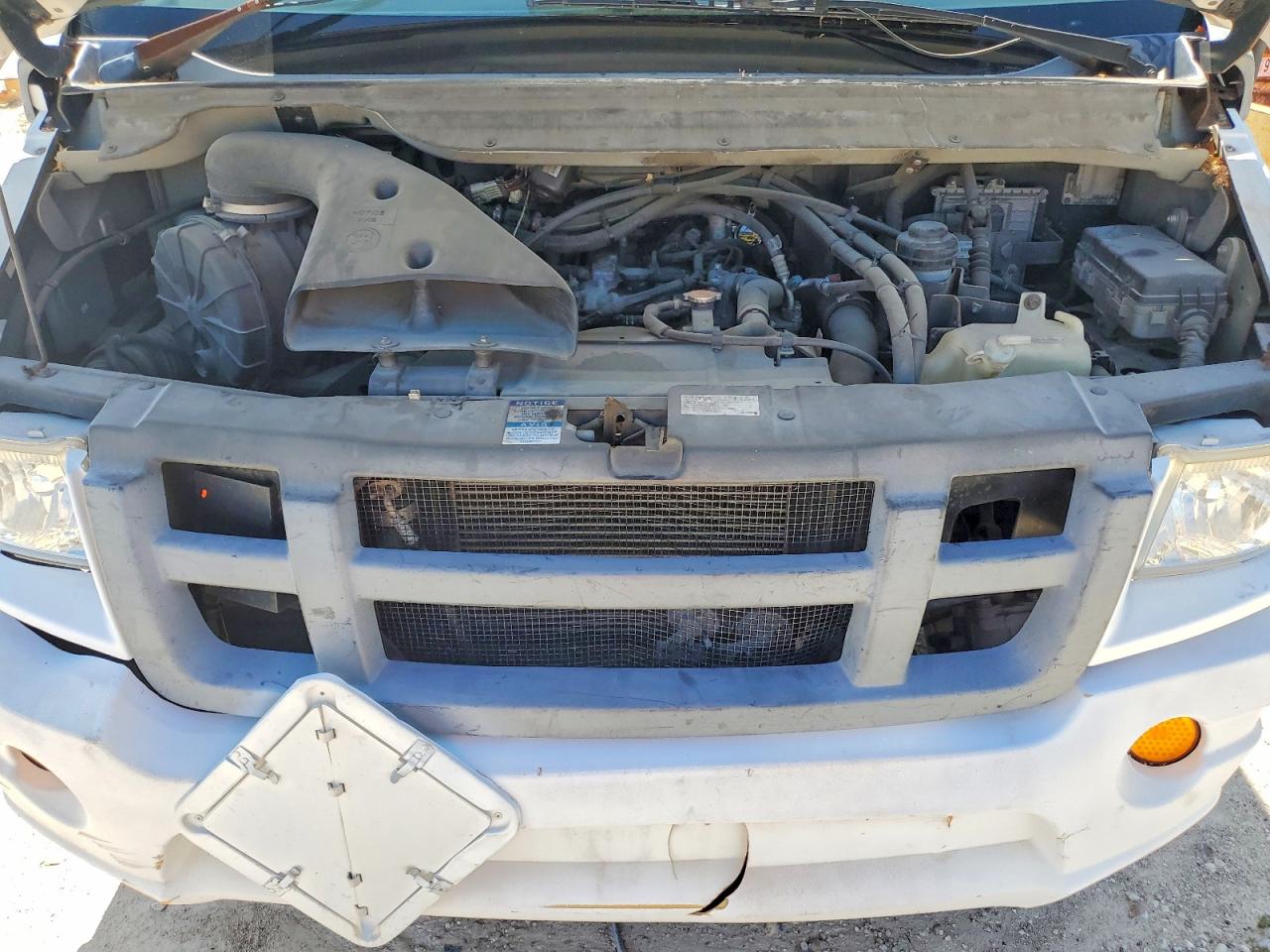 ISUZU NPR 2015 — 13