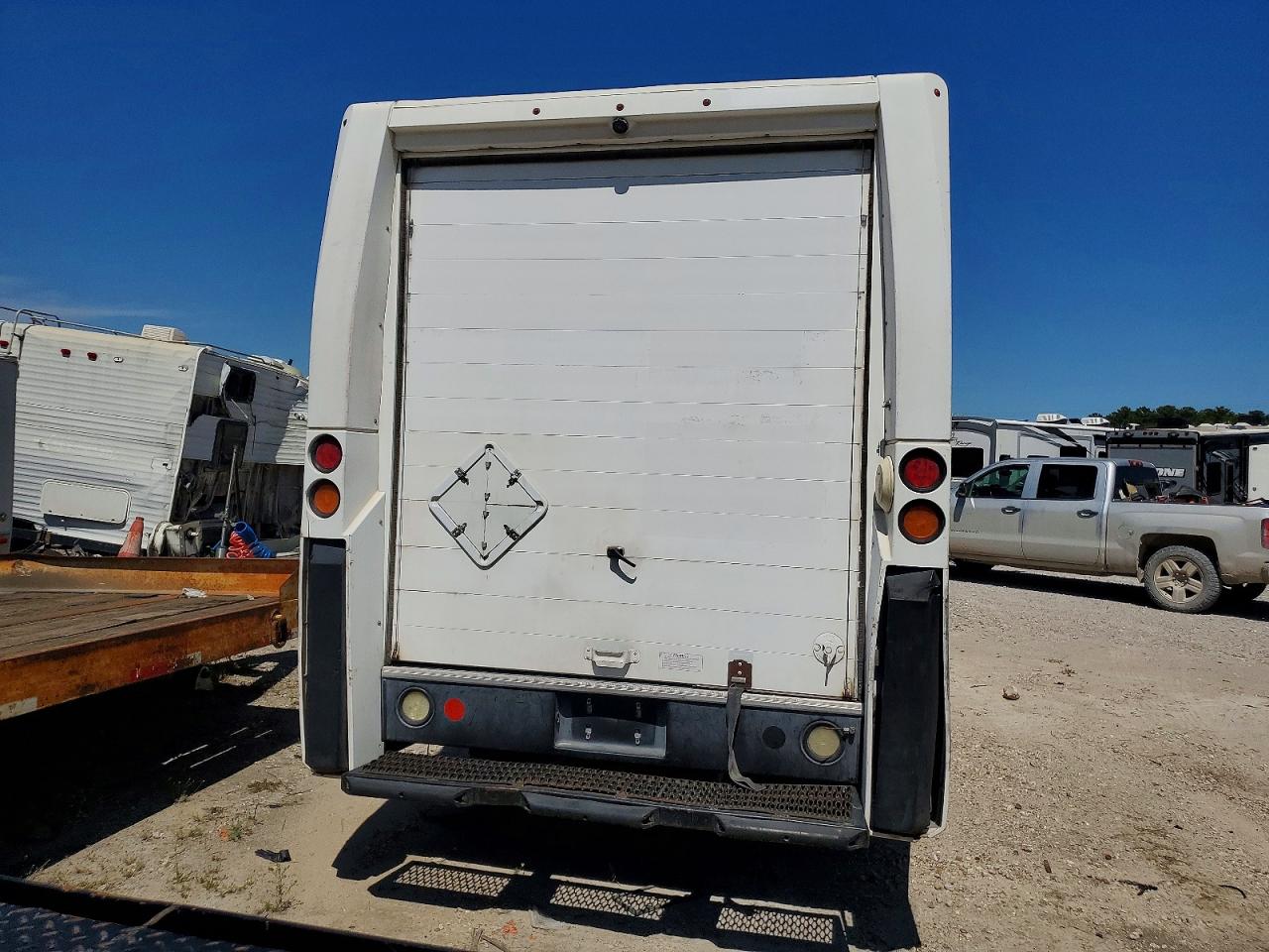 ISUZU NPR 2015 — 12