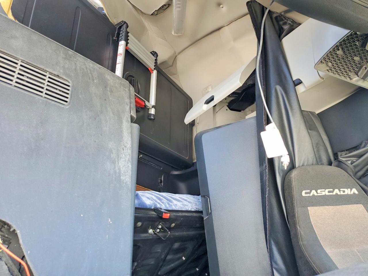 FREIGHTLINER M2 2022 — 7