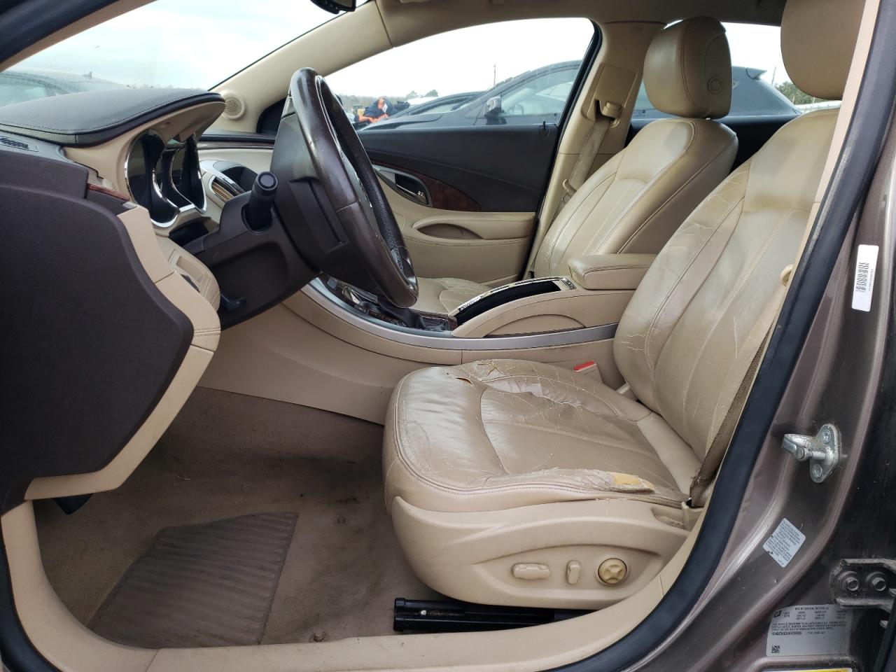 BUICK LACROSSE 2010 — 8