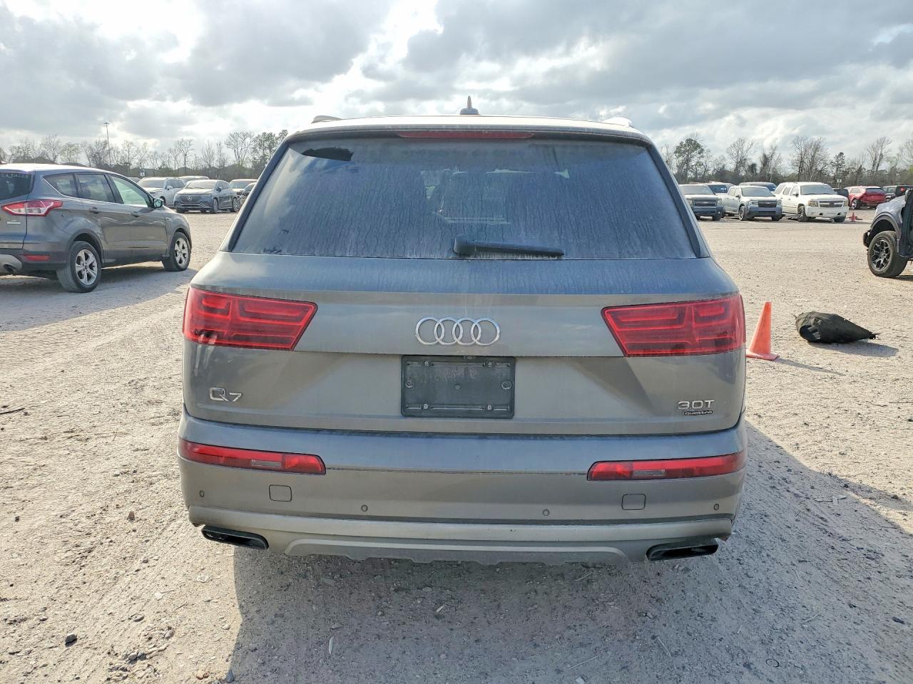 AUDI Q7 2018 — 7