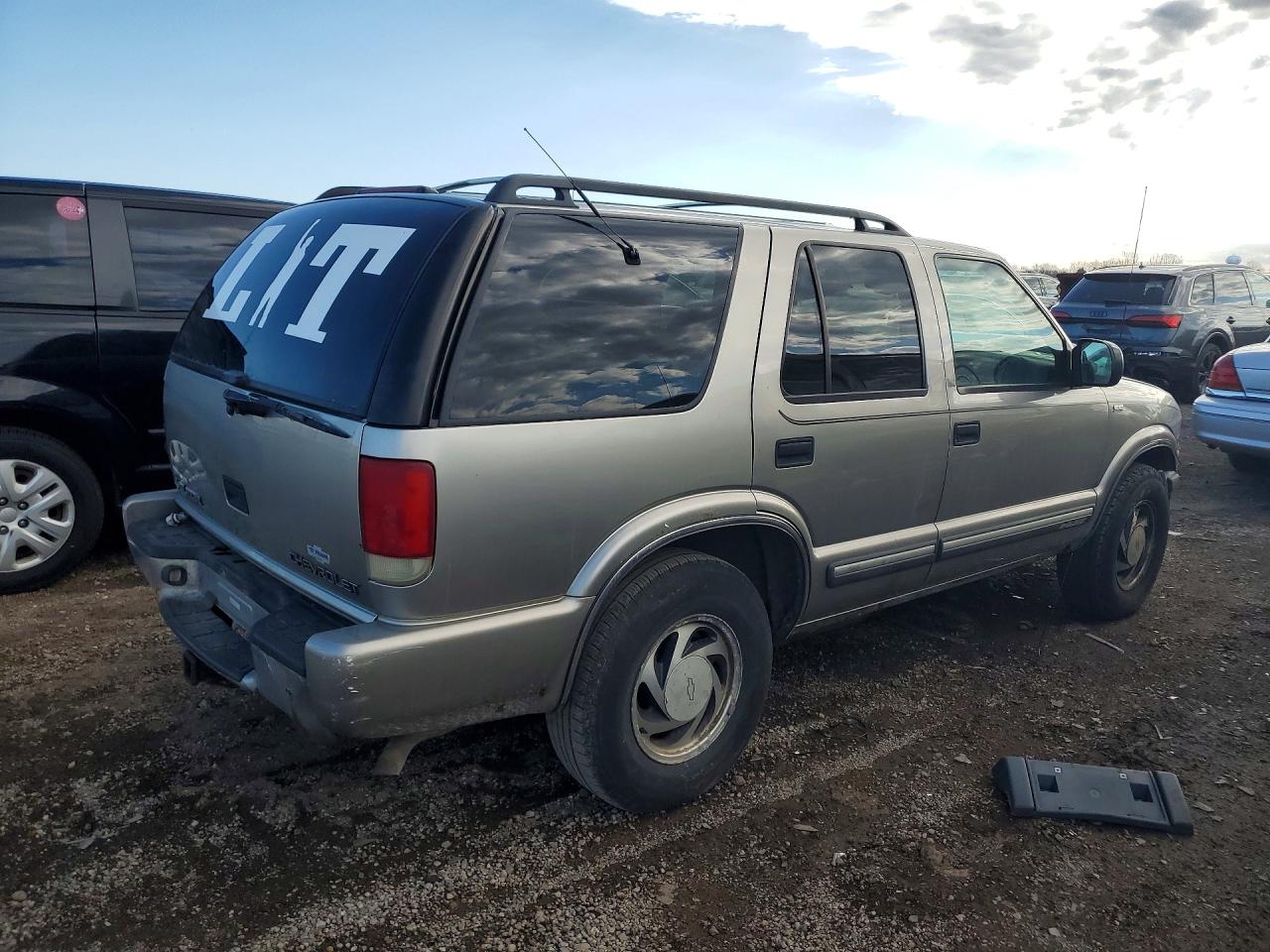 CHEVROLET BLAZER 2001 — 4