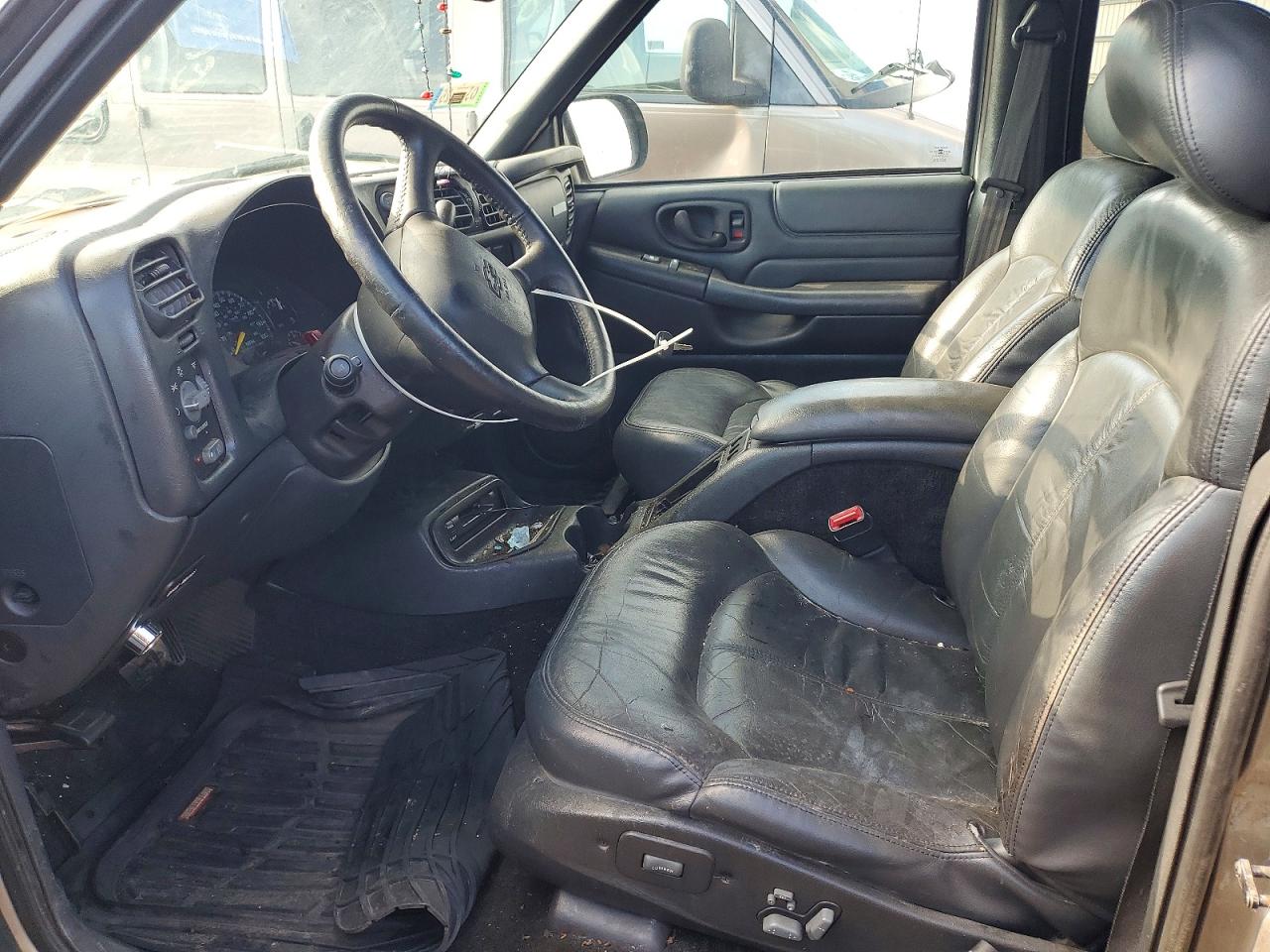 CHEVROLET BLAZER 2001 — 8