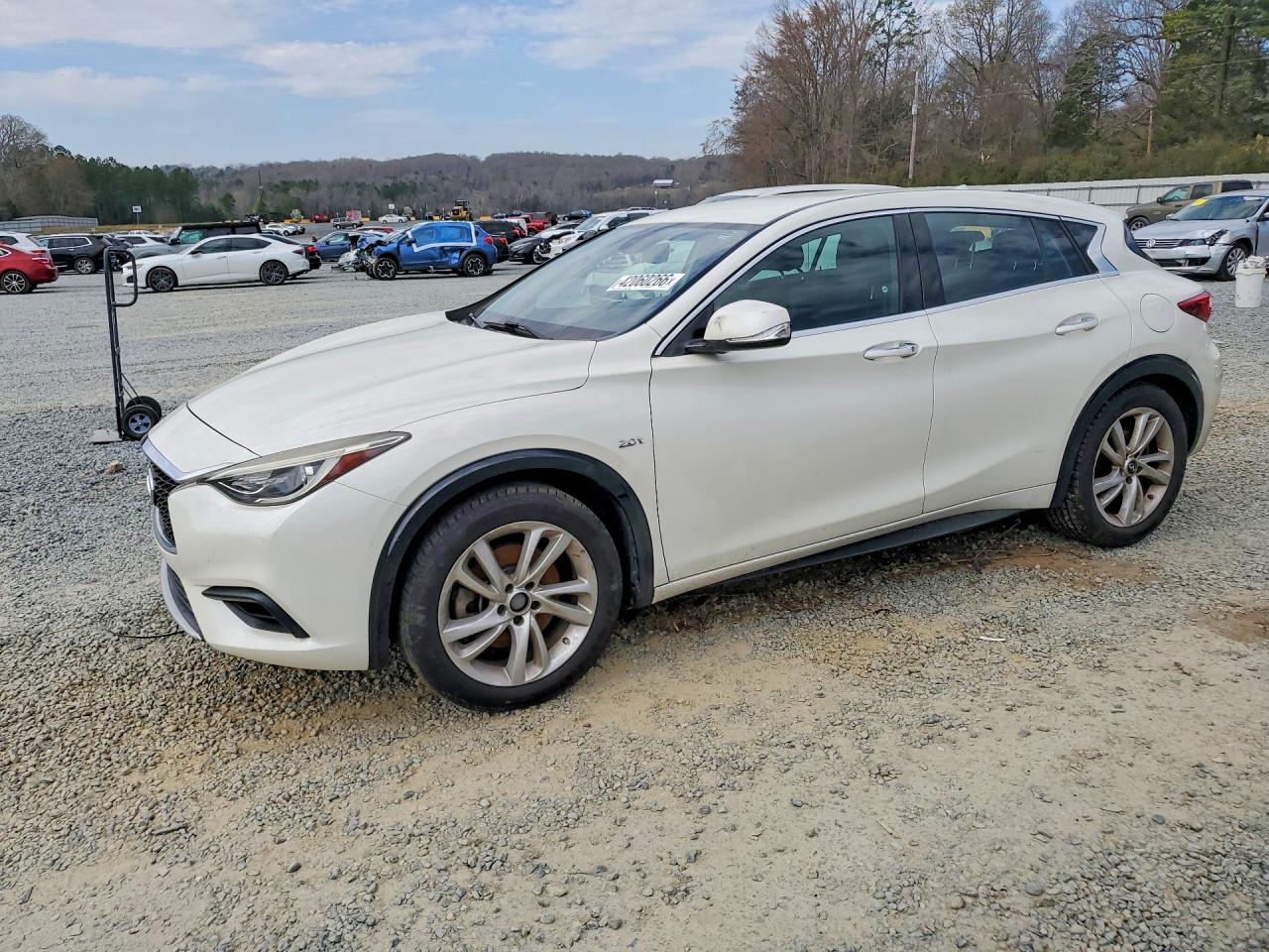 2017 INFINITI QX30 BASE