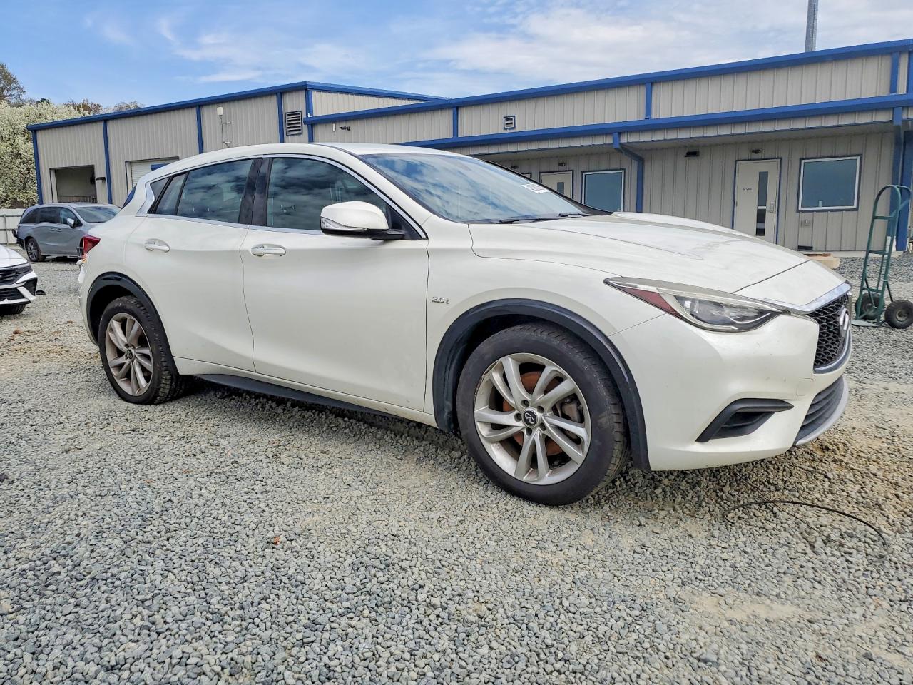 2017 INFINITI QX30 BASE
