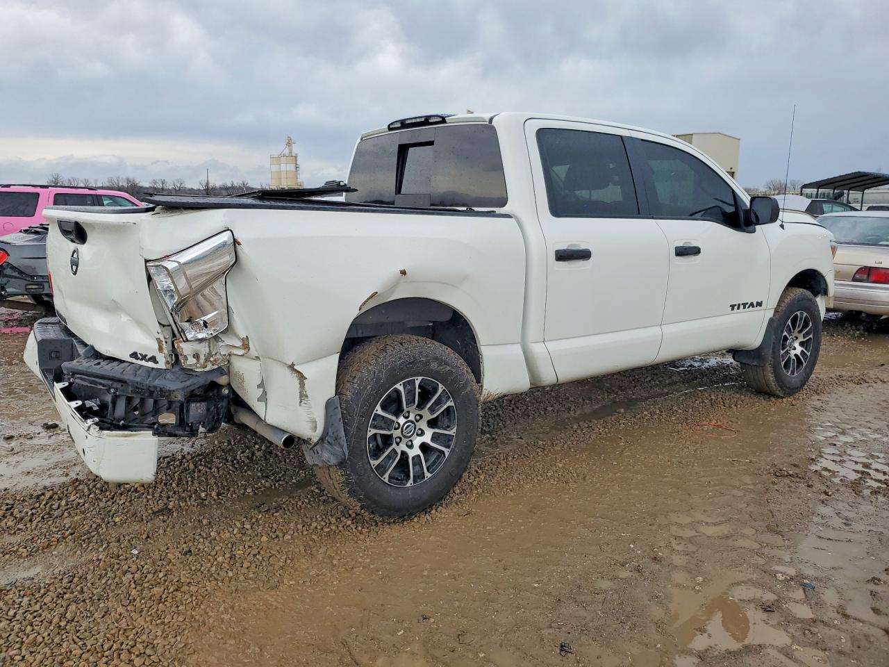 NISSAN TITAN 2021 — 4