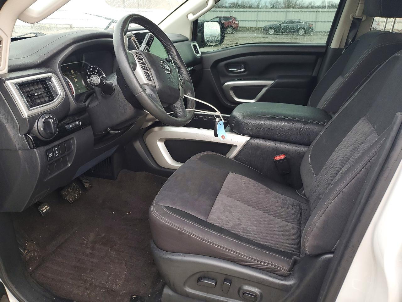 NISSAN TITAN 2021 — 8