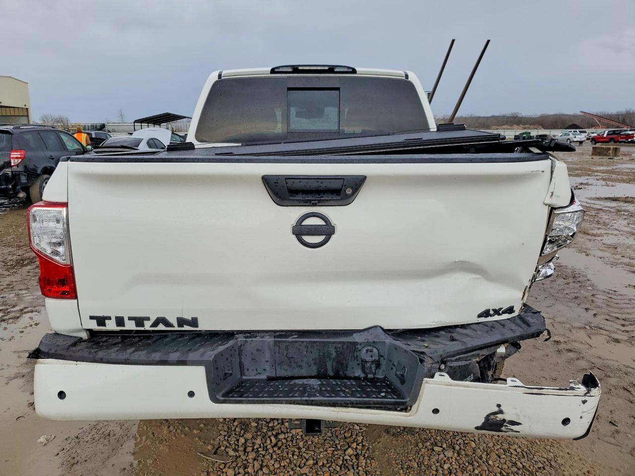 NISSAN TITAN 2021 — 7