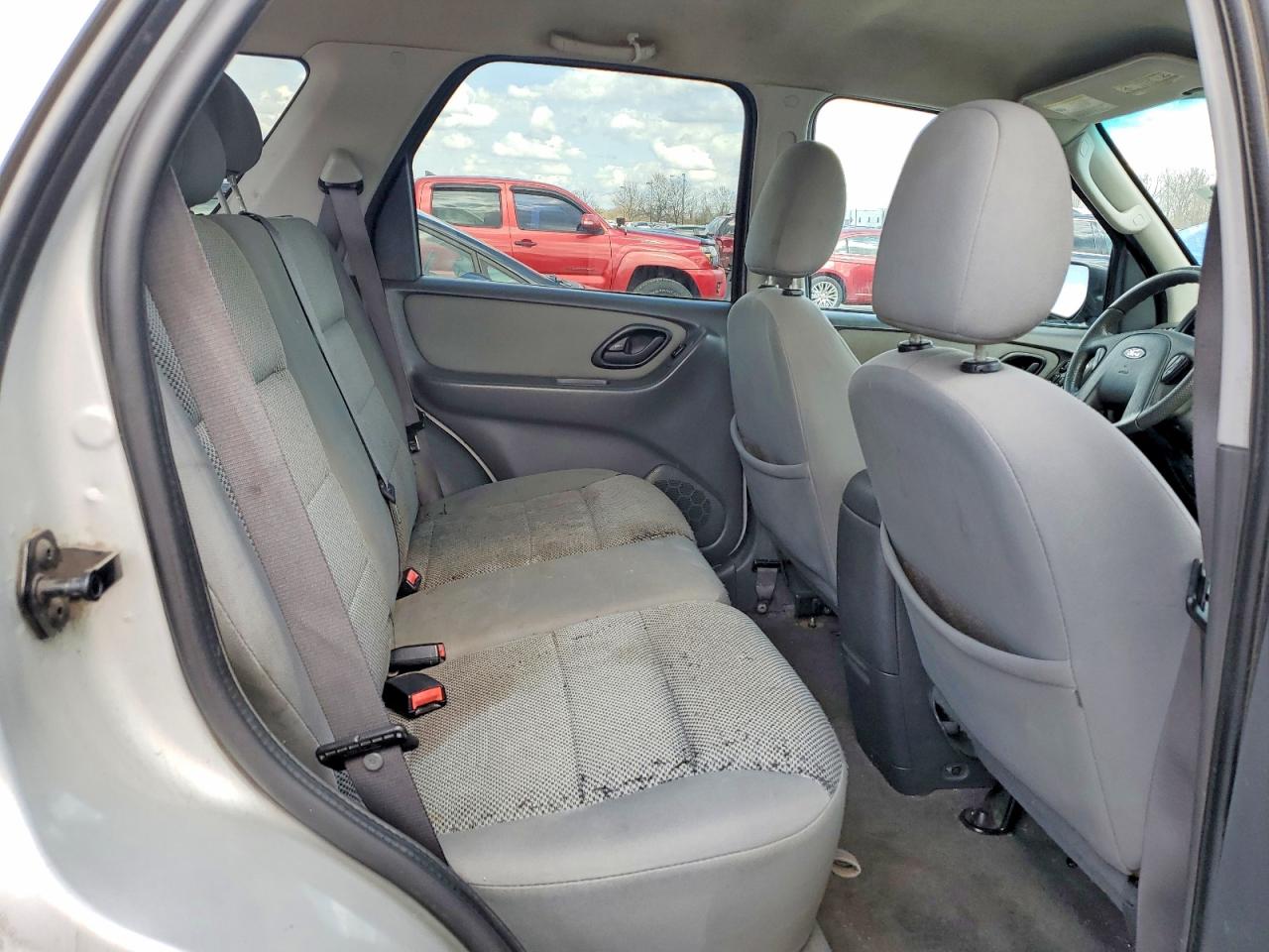 FORD ESCAPE 2005 — 12