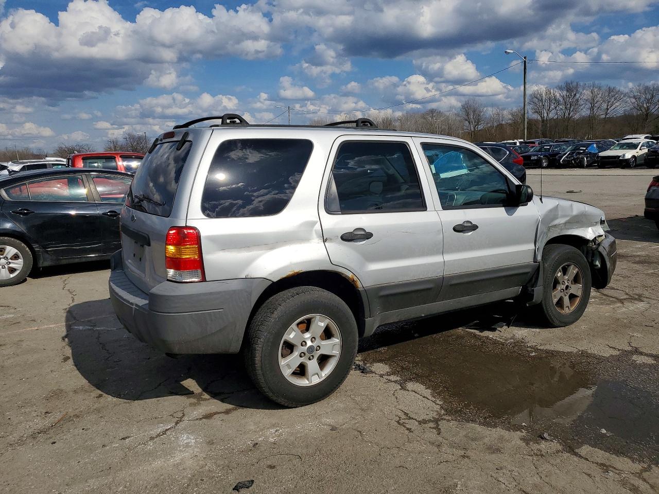FORD ESCAPE 2005 — 4