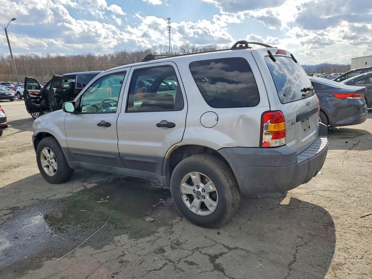FORD ESCAPE 2005 — 3