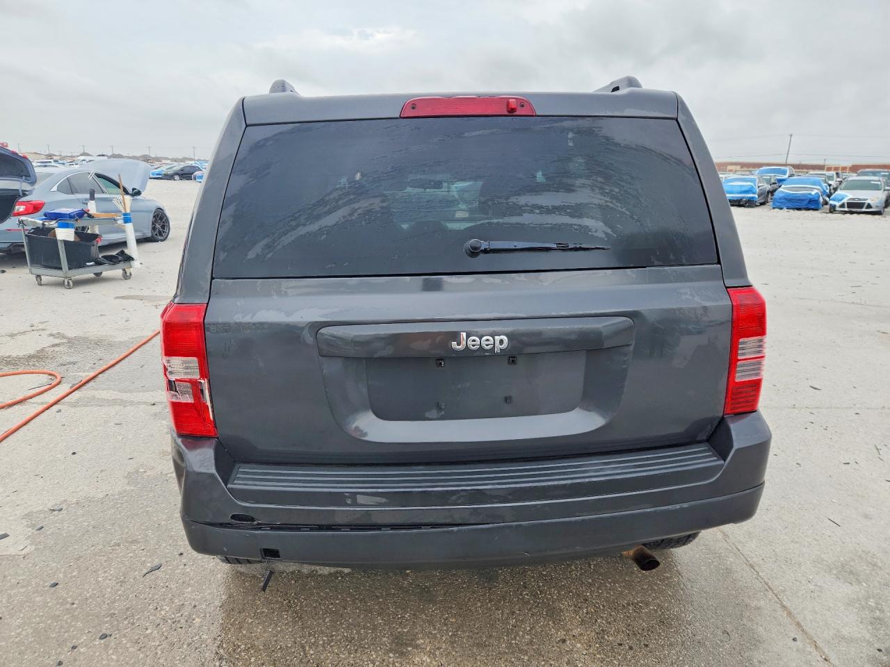 JEEP PATRIOT 2011 — 7
