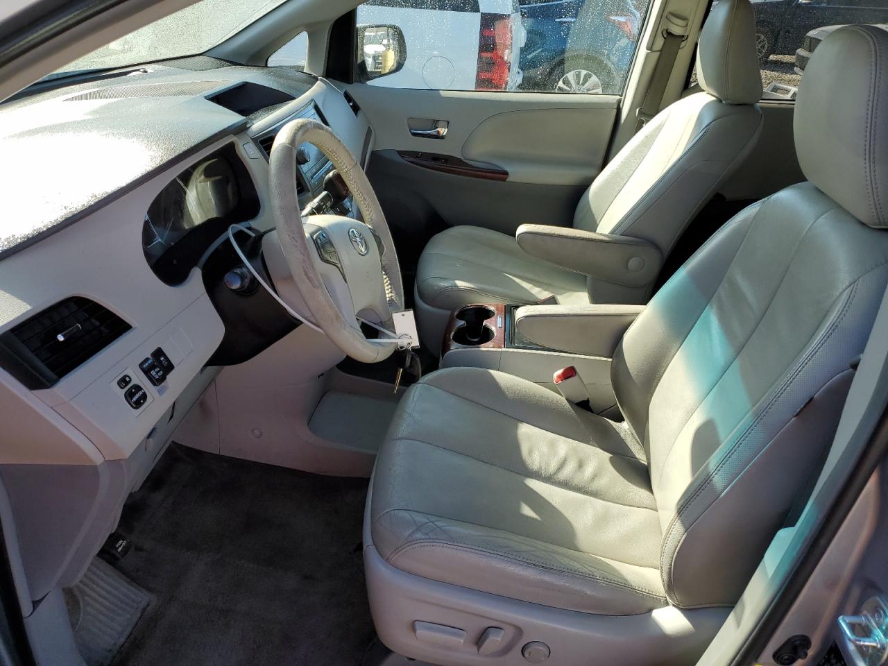 TOYOTA SIENNA 2012 — 8