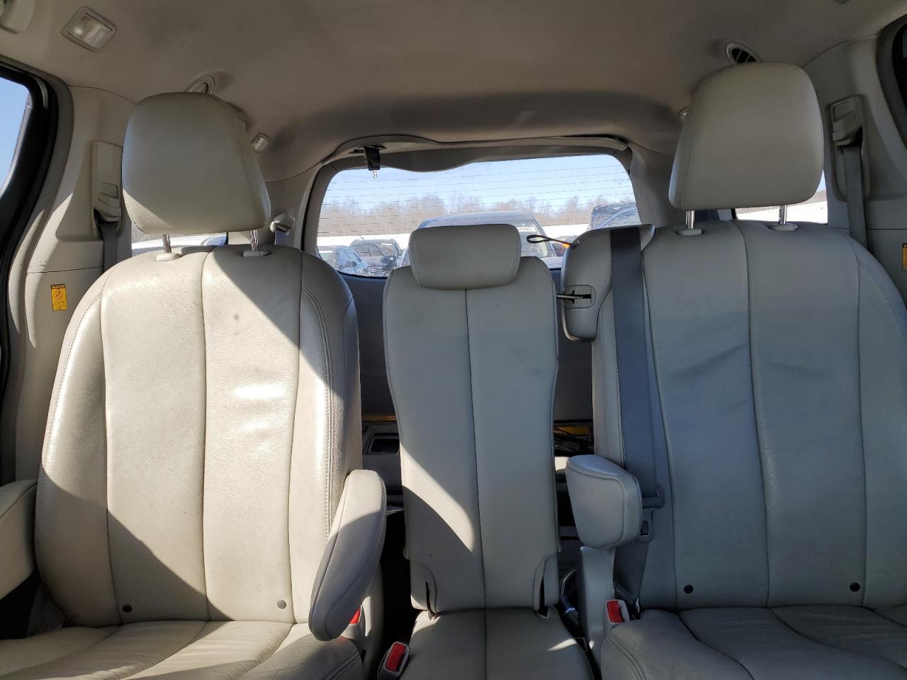TOYOTA SIENNA 2012 — 11